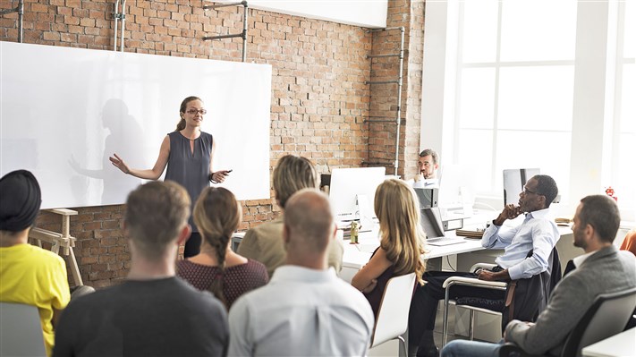 Balancing Coaching, Training and Consulting during Training Events